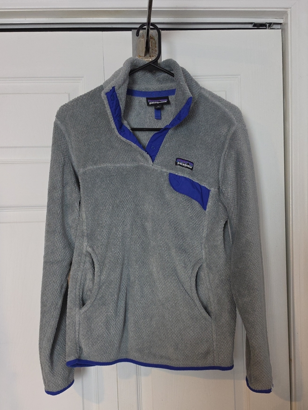 Patagonia Women’s Light Gray Fleece Pullover with Blue Trim